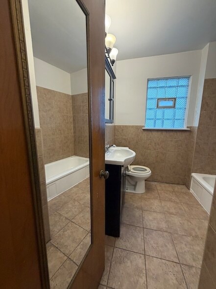 Building Photo - 312 E 83rd St