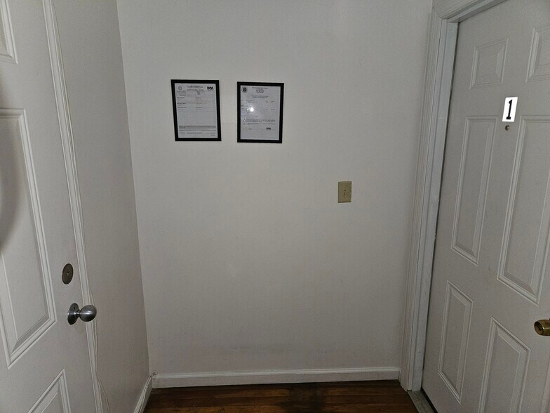 Building Photo - 68 Llewellyn Ave