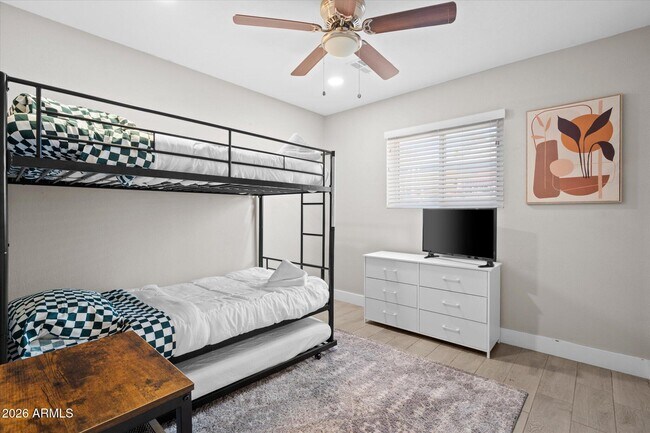 Building Photo - 1211 W Palomino Dr