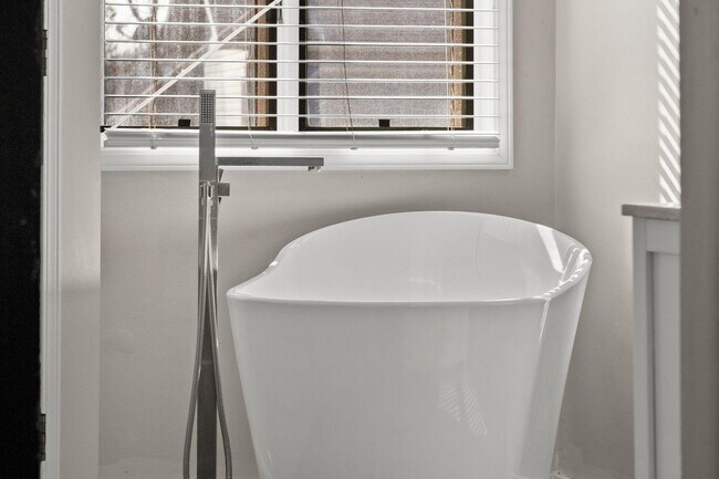 Building Photo - 42 Irish Hills Blvd