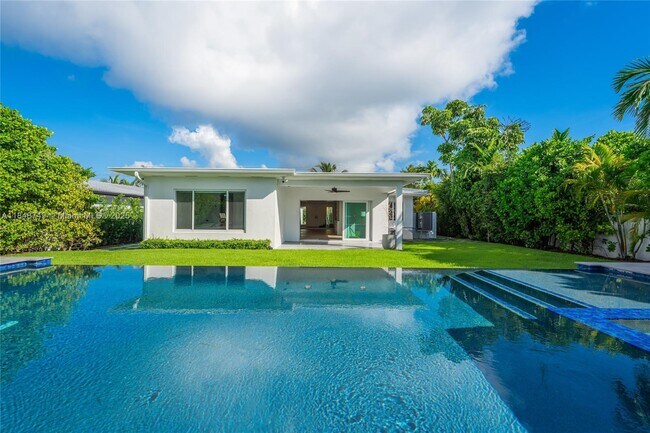 Building Photo - 740 S Shore Dr