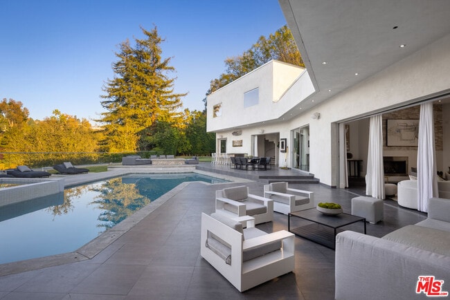 Building Photo - 2666 Hutton Dr