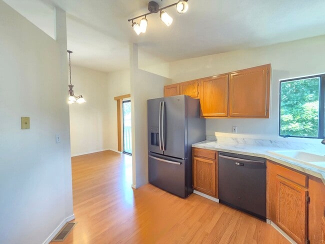 Building Photo - 4908 W Lamar Ave