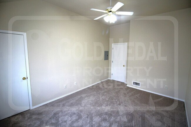 Building Photo - 4509 Deek Dr