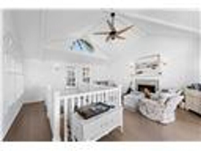 Building Photo - Woods Cove Beach House