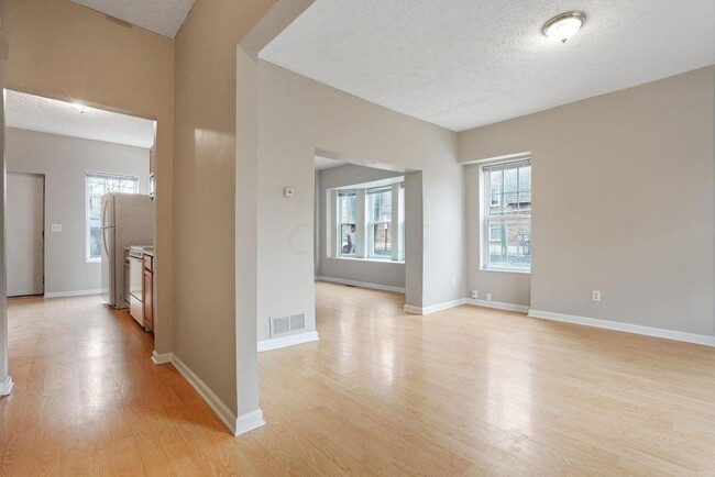 Building Photo - 320-322 E 12th Avenue