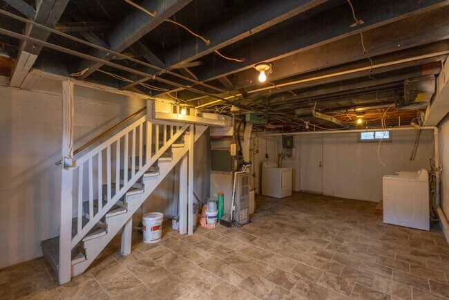 Building Photo - 2019 Grinnalds Ave