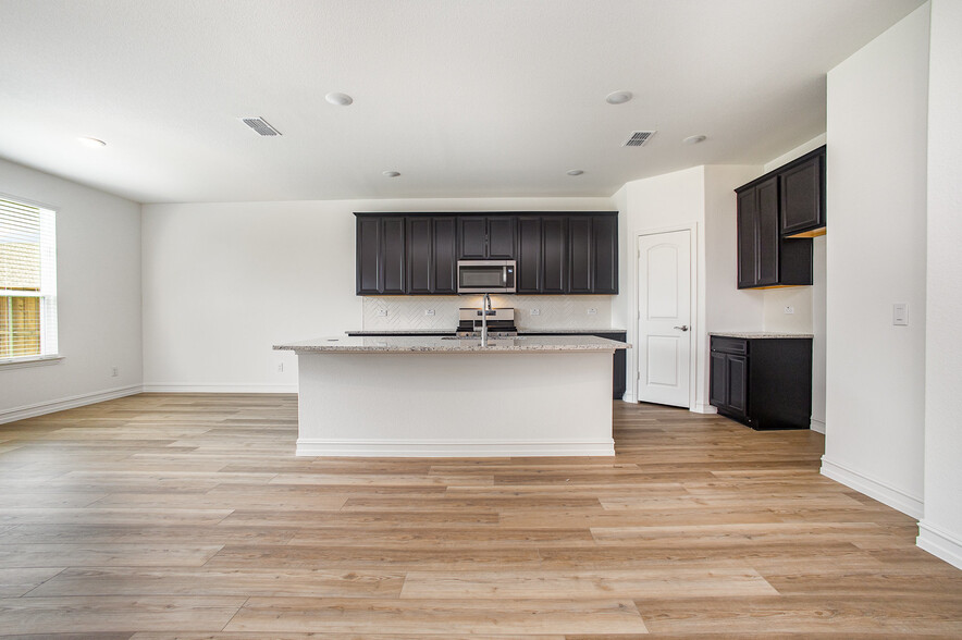 Building Photo - 345 Rosemoor Pl