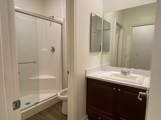 Building Photo - Beautiful 6 bed and 4.5 bath home in West ...