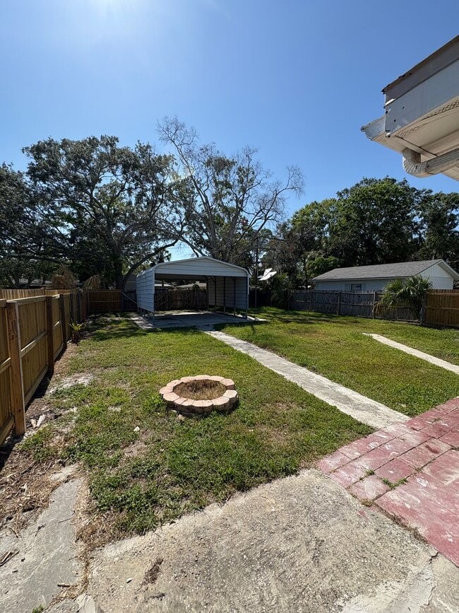 Building Photo - Tarpon Springs home close to downtown!