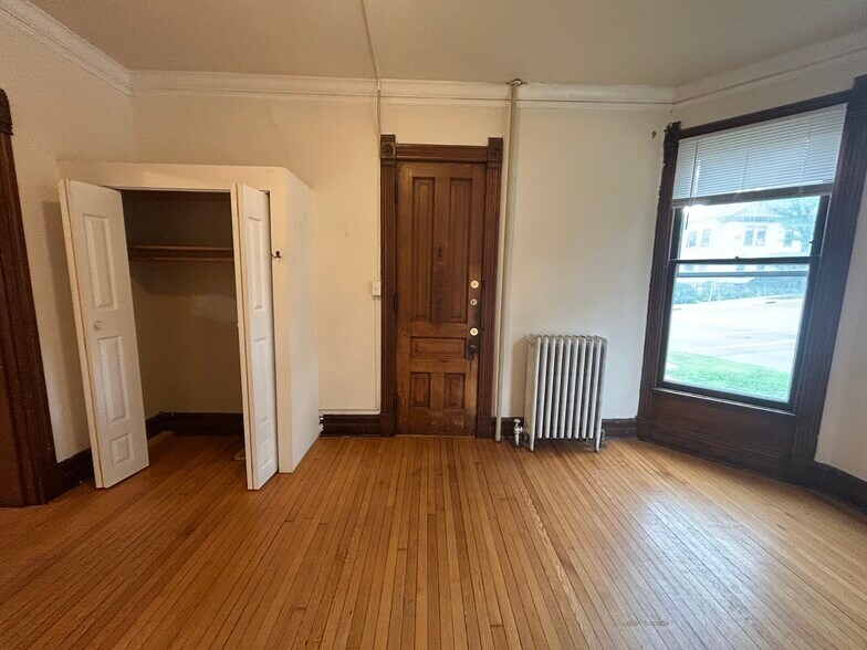 Building Photo - 319 N Pinckney St