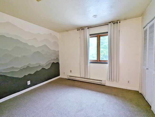 Building Photo - 2BD/1.5BA Twnhse Style Forestedge Condo on...