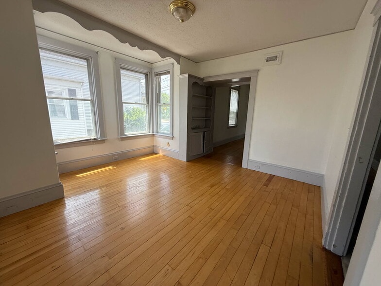 Building Photo - 238 Lenox St