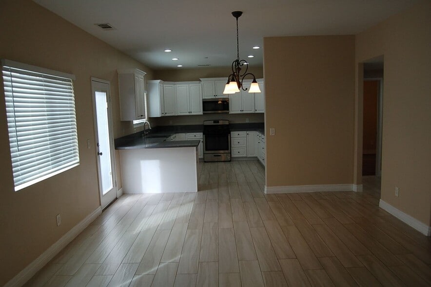 Building Photo - 17565 Owen St