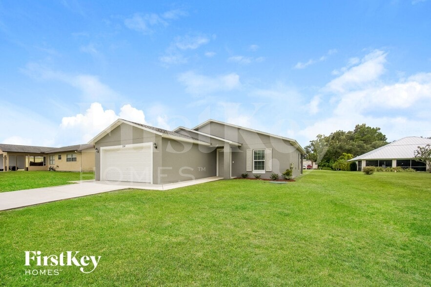 Building Photo - 154 NW Curtis St