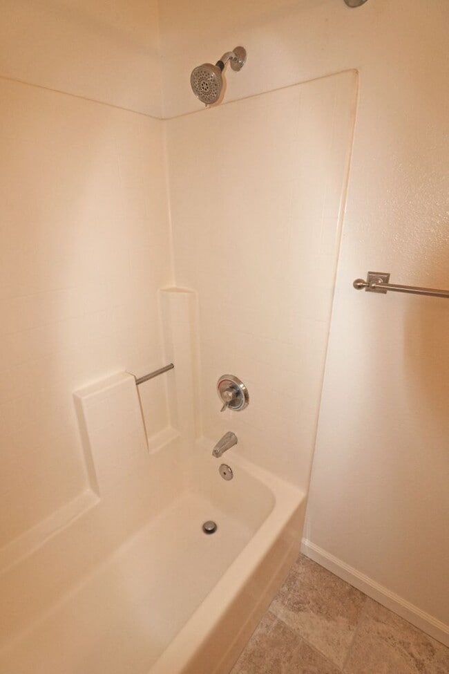 Building Photo - Mission Valley condo (River Colony) with balcony!  Central heat/ air. Gated garage parking. Pool/...