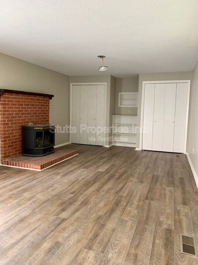 Building Photo - 1611 Southern Blvd