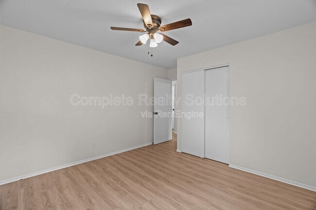 Building Photo - 560 Bardot Dr