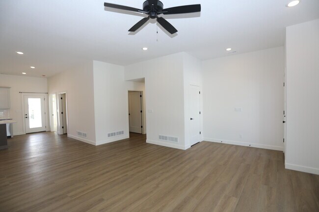 Building Photo - 4400 Kingston Heath Dr