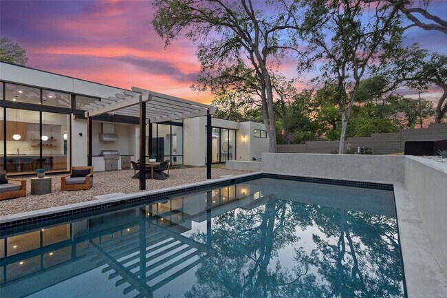 Building Photo - 2704 Mountain Laurel Dr