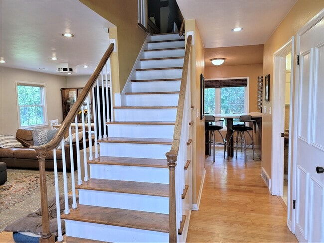 Building Photo - 16840 Fairview Ct