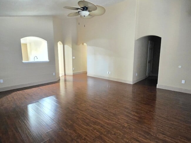 Building Photo - Lovely Meridian Home