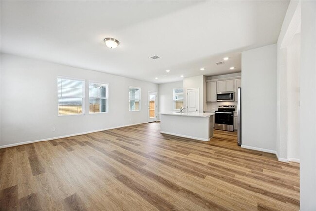 Building Photo - 103 Elm Br Trl