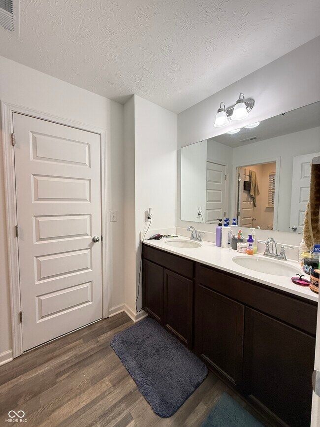 Building Photo - 6241 Buck Blvd