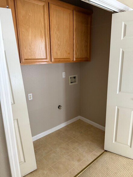 Building Photo - 2320 Bayless Way