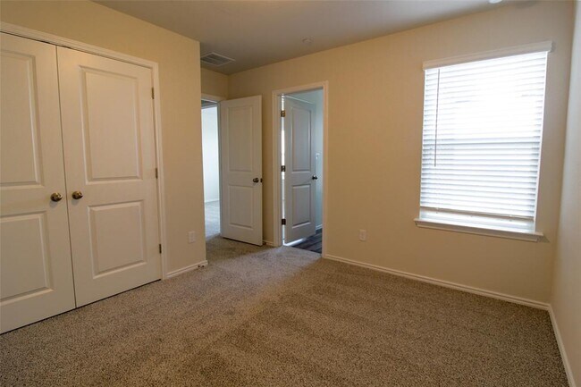 Building Photo - 12810 Siena Vlg Ln