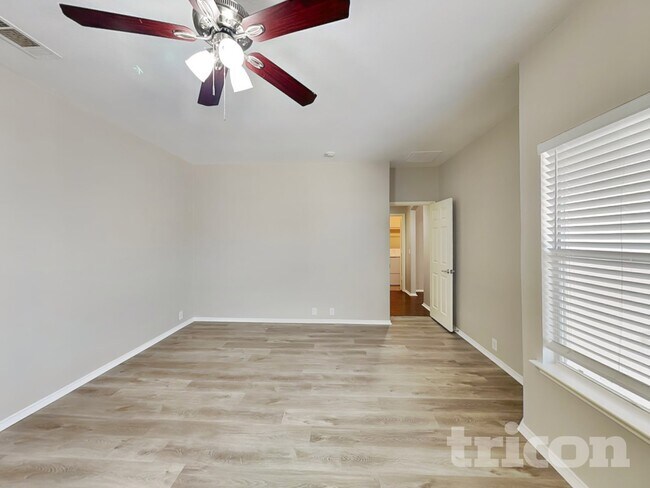 Building Photo - 317 Welch Dr