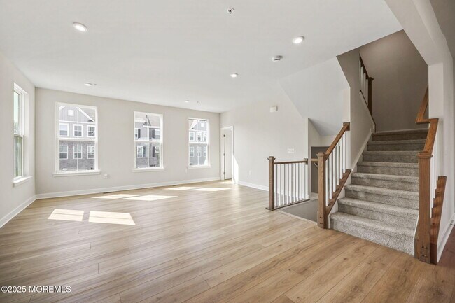 Building Photo - 20 Gramercy Dr