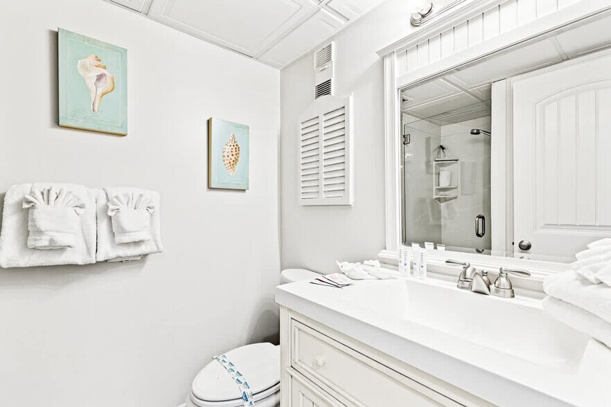 Building Photo - 8815 Thomas Dr