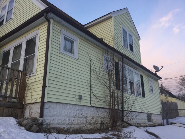 Primary Photo - 4 Bedroom Single Family Home