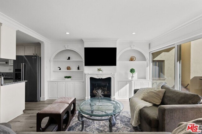 Building Photo - 23924 De Ville Way