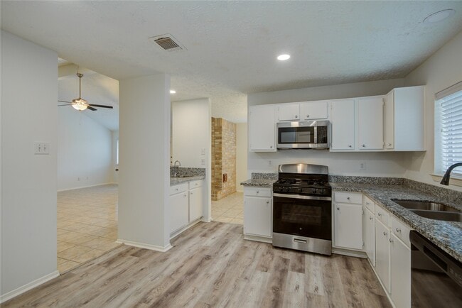 Building Photo - 1911 Ripple Creek Dr