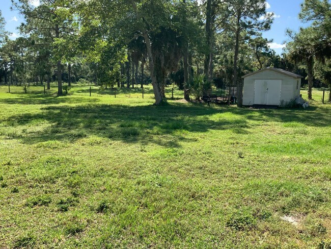 Building Photo - 242 Snyder Dr