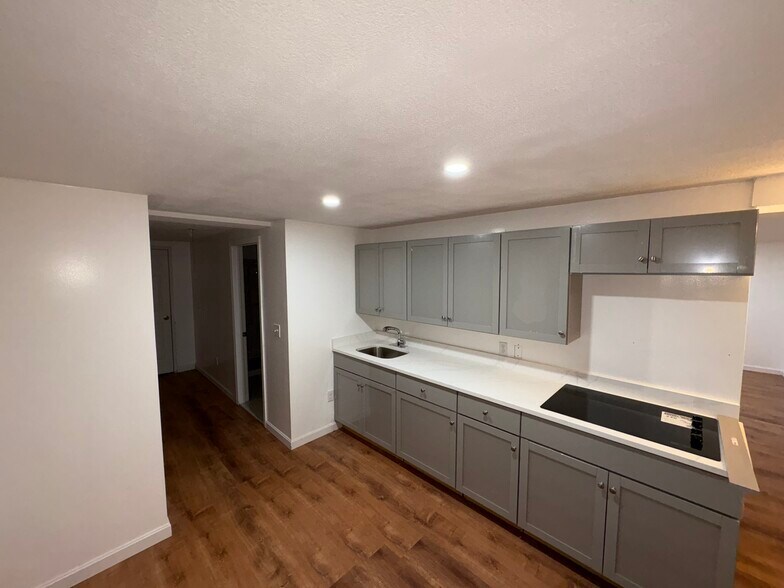 Building Photo - 209 South Dr
