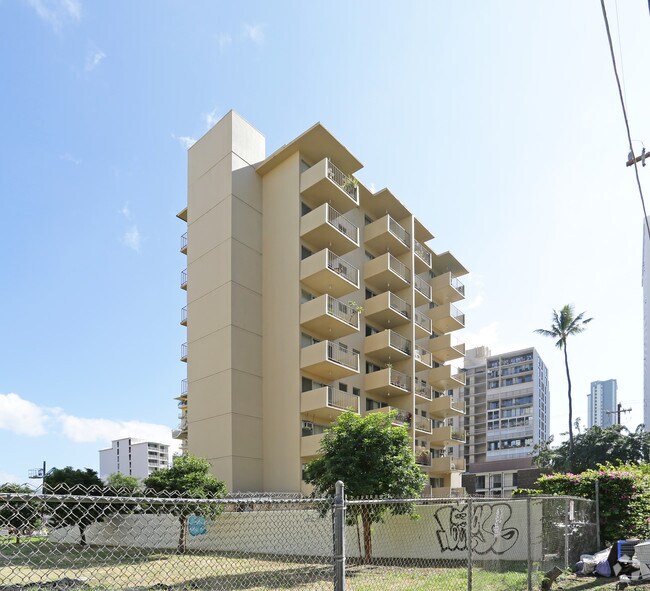 Building Photo - Hawaiian Crown Apartment Hotel