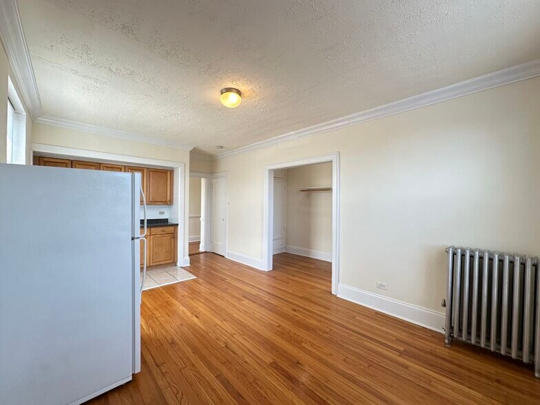 Building Photo - 2737 N Spaulding Ave