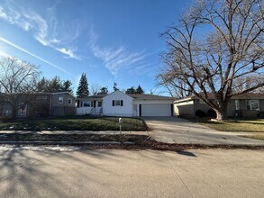 Building Photo - Charming 2-Bed/2-Bath Ranch with Garage — Rent-to-Buy Opportunity in Fremont, NE!