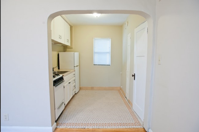 Building Photo - 1 BD/1BA w Heat near Brady