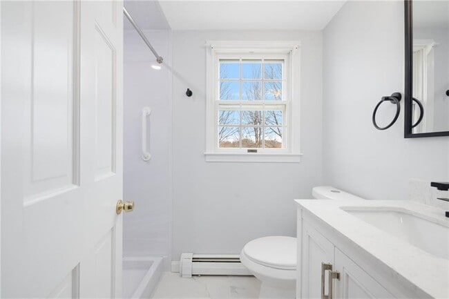 Building Photo - 4 Longmeadow Ave