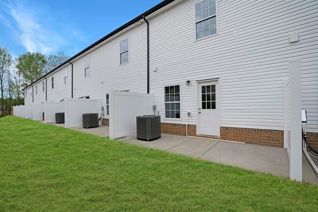 Building Photo - Excell Pointe 2 Bedroom Townhomes