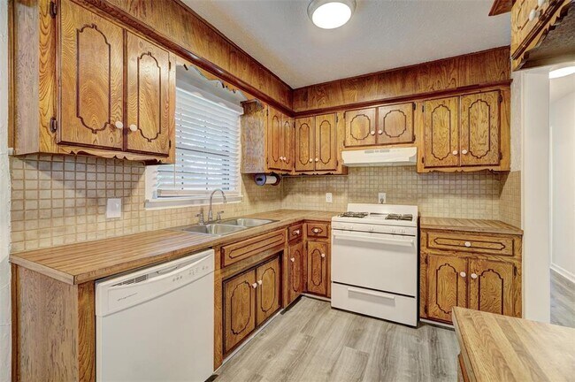 Building Photo - 817 Stahl Dr
