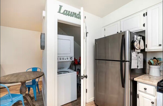 Building Photo - Country Club Comfort | 1BR Condo + W/D + Balcony