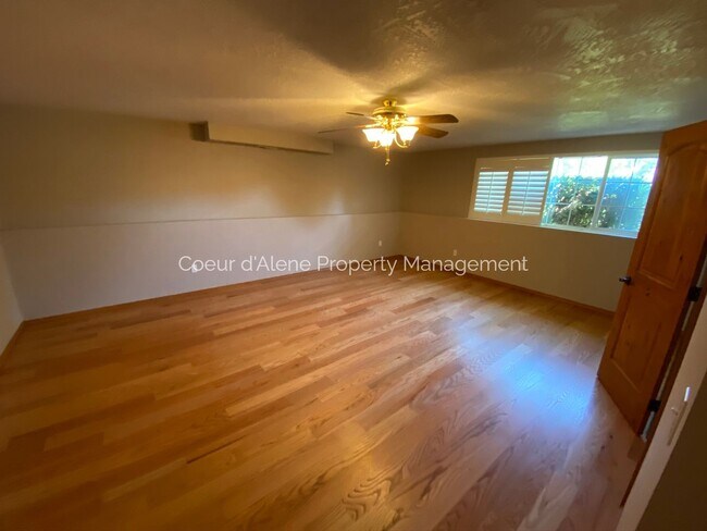 Building Photo - 4 bedroom home in Woodland Meadows!