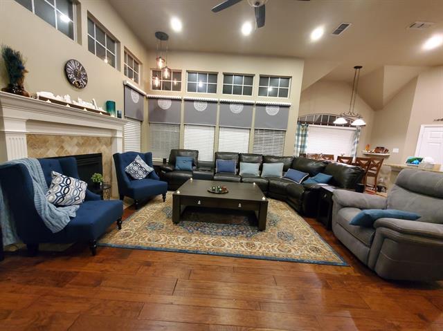 Building Photo - 3300 Glenmoor Dr