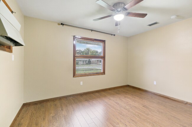 Building Photo - 420 Moss Ln