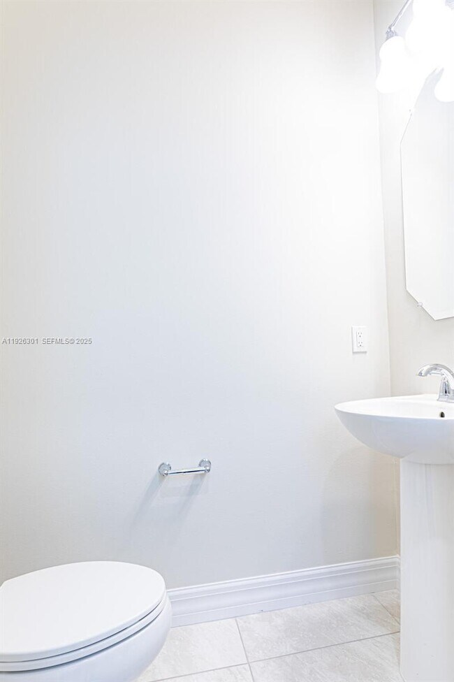 Building Photo - 8648 Escue St